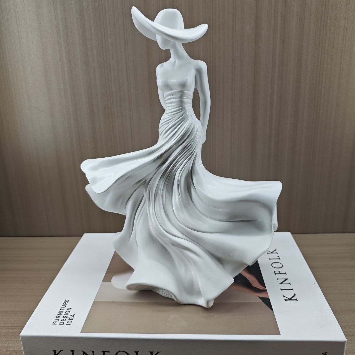 The Turning Back Elegant Lady Statue