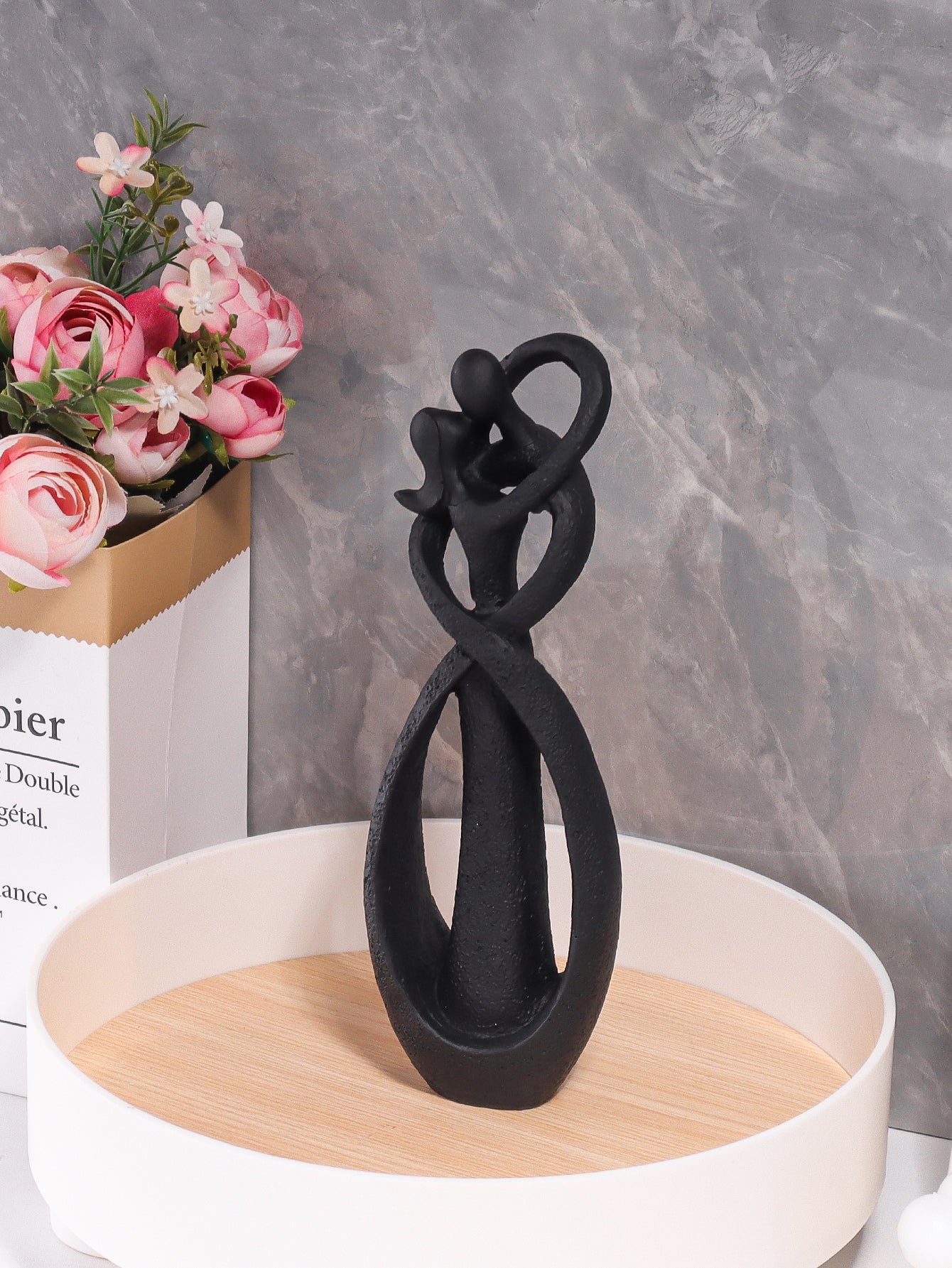 Minimalist Lovers Embrace Sculpture