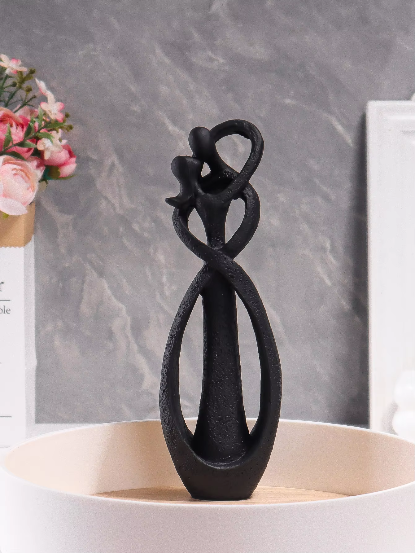 Minimalist Lovers Embrace Sculpture