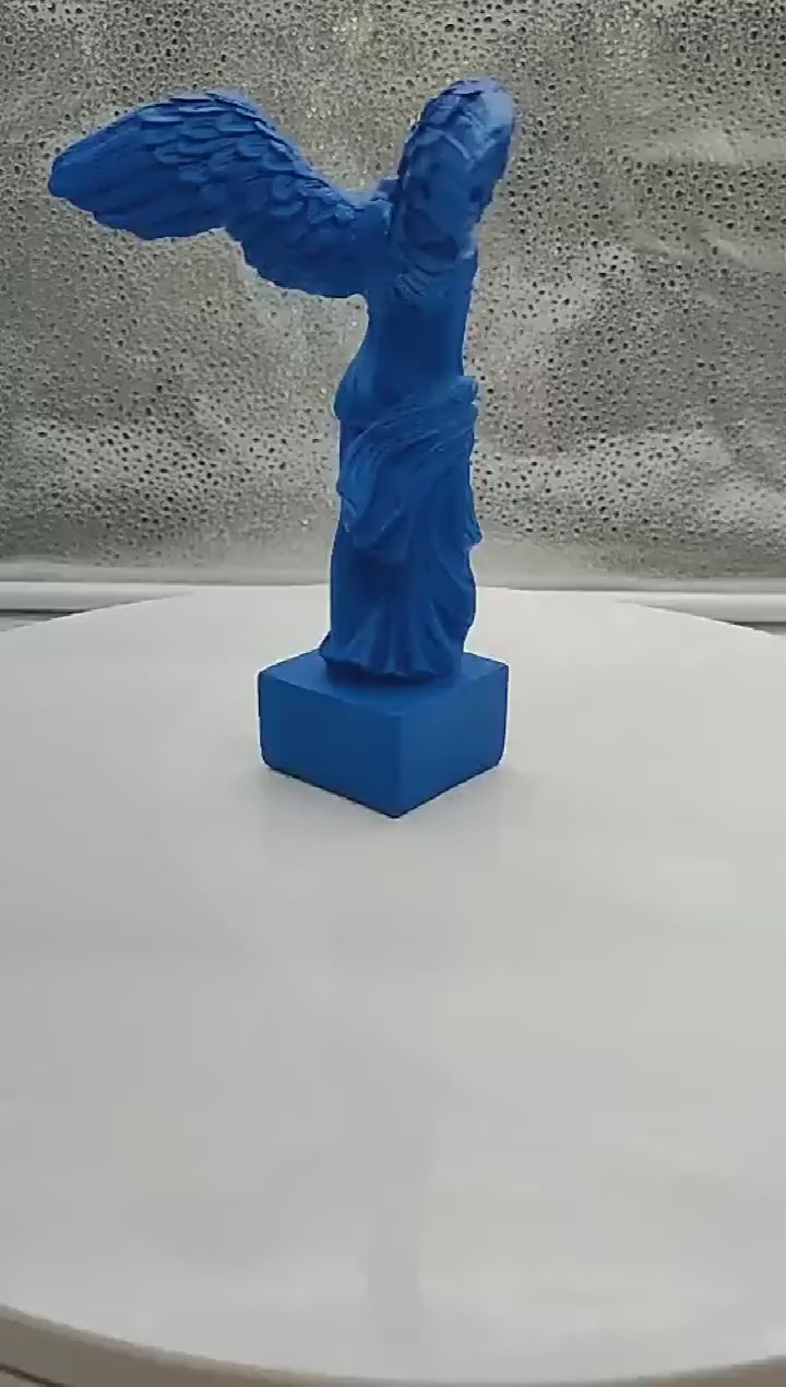 Winged Victory of Samothrace Statue